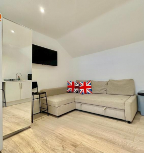 Flat C Garratt Lane